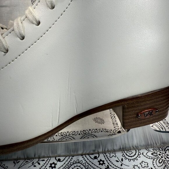 New Riedell Figure Skates Women Sz 6 Model 117 White Toe Pick Blades Canada Flaw - Picture 2 of 12
